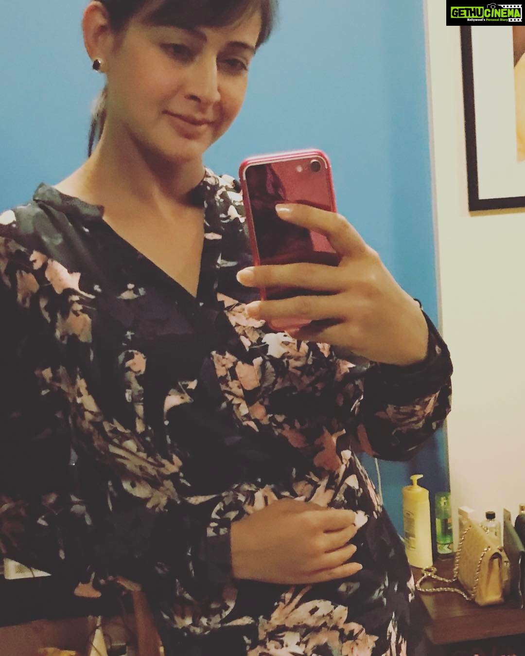 Preeti Jhangiani Instagram - Already wearing purchase no 1 for dinner date with hubby! Love it!#fashionpopbyyakutaandbinal @binal.trivedi @yakutasarkari123