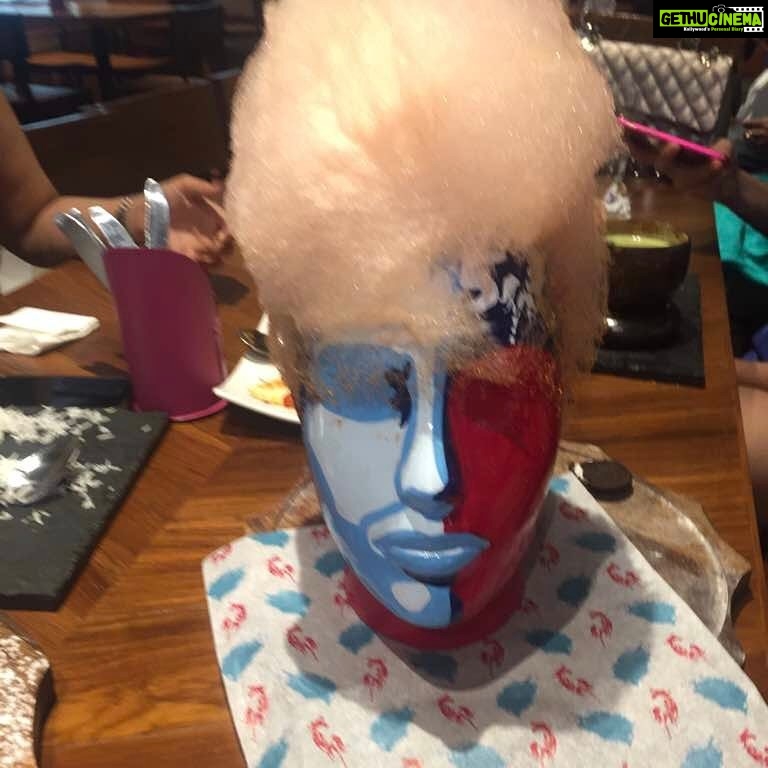 Preeti Jhangiani Instagram - Candy floss anyone?? #145cafeandbar #bandrawest #newcafes #foodporn