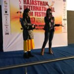 Preeti Jhangiani Instagram - Interacting with the audience after the screening of my film Taawdo at the RIFF with founder #anshuharsh #rajasthaninternationalfilmfestival #taawdo🌞 World Trade Park, Jaipur