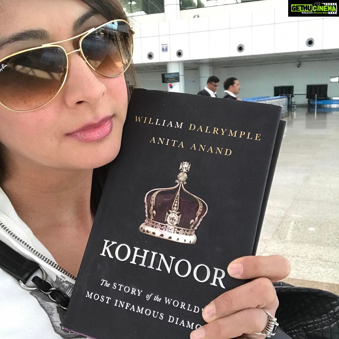 Preeti Jhangiani Instagram - Just finished Kohinoor on the flight to Bhubneshwar.. What a tragic story..# DuleepSingh#kohinoorthe story of theworldsmostinfamousdiamond#williamdarlymple#anitaanand#sikhcourage Bhubaneswar - Smart City