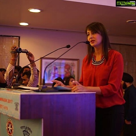 Preeti Jhangiani Instagram - Speaking at the Thane Traffic Police Road Safety Campaign 2017 Titled TEAM .. Great work #thanetrafficpolice #jaimaharashtra