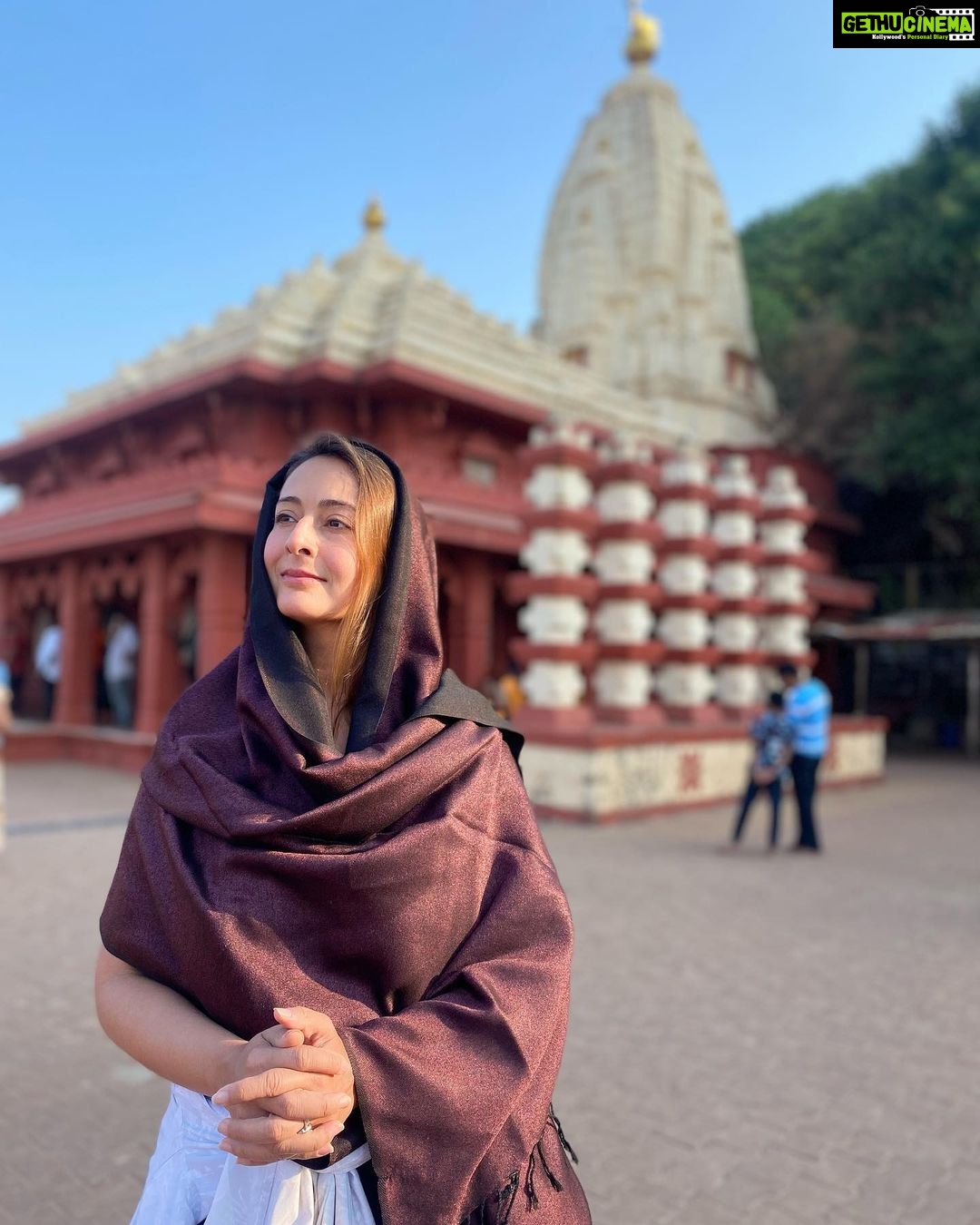 Preeti Jhangiani Instagram - Had an amazing early morning darshan at the beautiful #ganpatipule Mandir 🙏 May this new year being love , health and prosperity to all 🙏 Ganpati Pule Temple