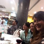 Preeti Jhangiani Instagram - Wine tasting Masterclass with Brand Director, Fratelli Wines, Craig Wedge! Great company with mom and sis! Too much fun!!#godrejnaturesbasket#bandrawest #ilovewine @maddampresident@menkajhangiani