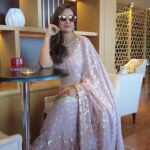 Preeti Jhangiani Instagram - This is where it all begins… The stunning 7th floor lounge @vhoteldubai Sari by @bhumikagrover Styled by @gentleman_gaga @hiltondubaiahc @the44dubai @habtoorpalace @reddotreps V Hotel Dubai, Curio Collection by Hilton