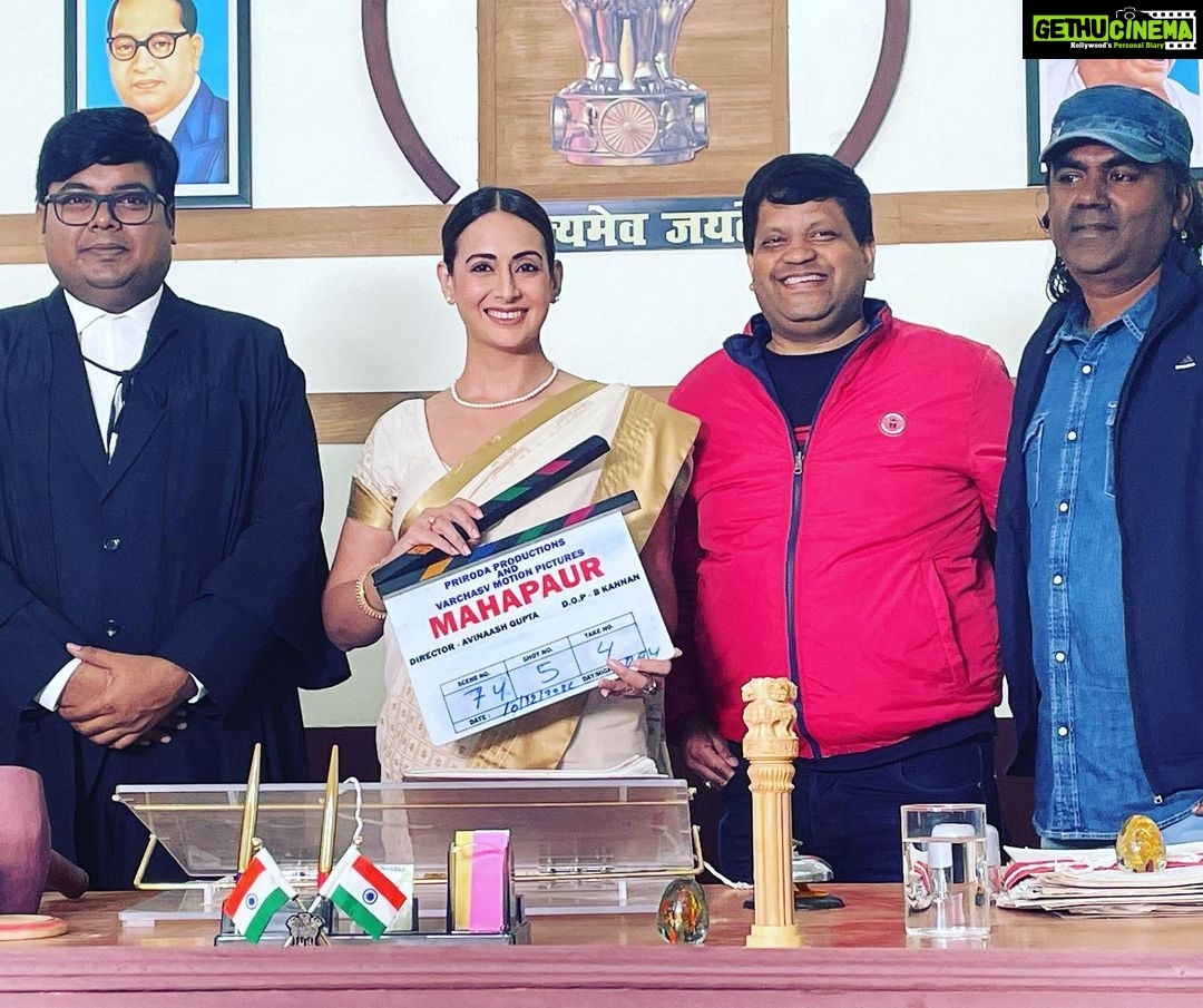 Preeti Jhangiani Instagram - Start of delving into a new character… #Mahapaur With director Avinash Gupta @avidirector and renowned cinematographer from Chennai Bharani Kannan Lucknow, Uttar Pradesh