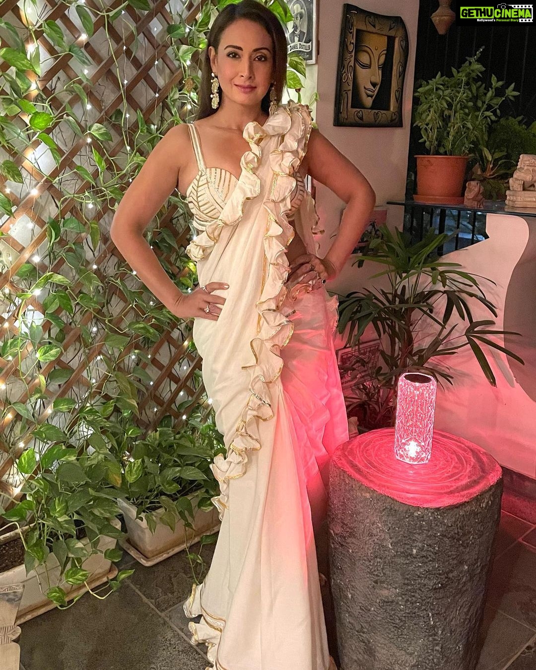 Preeti Jhangiani Instagram - All set for the @highflyers50 awards night celebrating Indian Achievers across the globe #aboutlastnight #eventdiaries #awardsnight Sari : @gulabobyabusandeep Earrings: @swaravbyswatiandravi