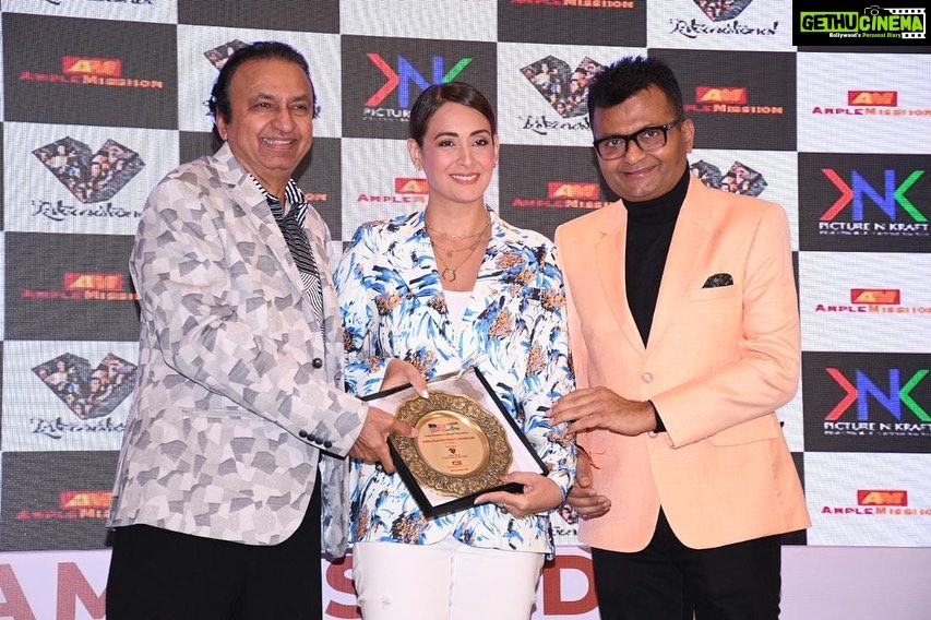 Preeti Jhangiani Instagram - Thank you to the India America cultural promotion for this honour for @propanjaleague for a successful association with @willow_tv_official in the states