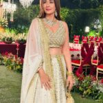 Preeti Jhangiani Instagram - White beige gold , the colours of the season , always classic ! Thank you @bhumikagrover for this stunning ensemble 🤗 Jewels by @mahesh_notandass by the stunning @vandanamjagwani Styled by @gentleman_gaga @amigos.rizwan