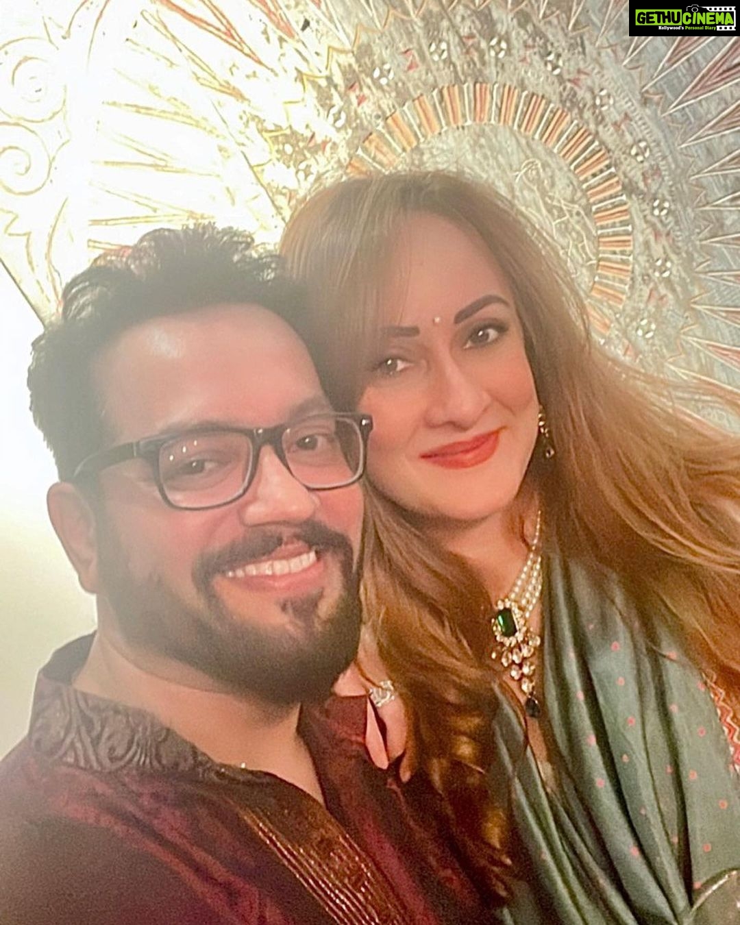 Preeti Jhangiani Instagram - The Diwali party to beat all parties !! Hardly woken up … Thank you @maddampresident and @mehta_naren for the fun , festive, delicious night!
