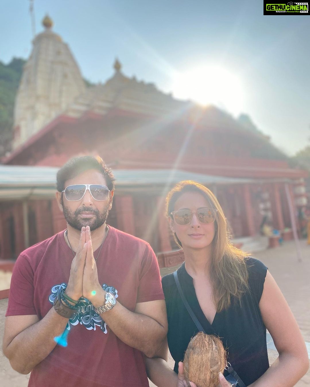 Preeti Jhangiani Instagram - Had an amazing early morning darshan at the beautiful #ganpatipule Mandir 🙏 May this new year being love , health and prosperity to all 🙏 Ganpati Pule Temple