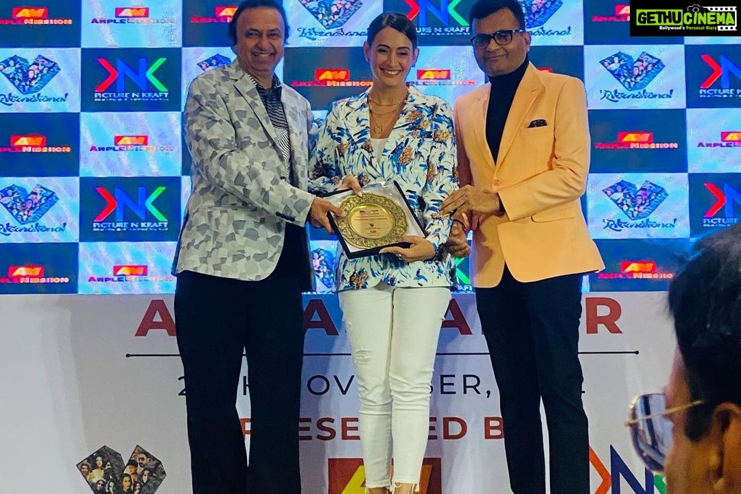 Preeti Jhangiani Instagram - Thank you to the India America cultural promotion for this honour for @propanjaleague for a successful association with @willow_tv_official in the states
