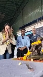 Preeti Jhangiani Instagram - Maharashtra Armwrestling Association President Mrs @jhangianipreeti and Pro Panja League owner Mr @dabasparvin paid tribute to Chhatrapati Shivaji Maharaj at the 34th Maharashtra State Armwrestling Championship taking place in Pune @maharashtra_armwrestling_asso @balkrishna_nidhalkar @aditiwarjukar @pramodwalmandre @indian_polesports_association @anand.dabre @maharashtra_armwrestling_asso @prasadjaigude @mathane297 #Armwrestling Pune, Maharashtra