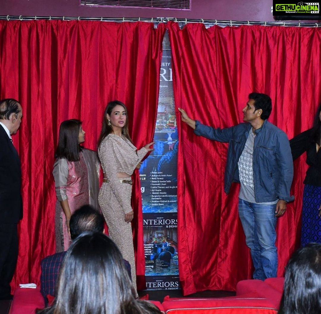 Preeti Jhangiani Instagram - It was a pleasure unveiling the November 2022 issue of the @societyinteriorsdesign magazine with @dabasparvin and Shri Nari Hira .