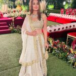 Preeti Jhangiani Instagram - White beige gold , the colours of the season , always classic ! Thank you @bhumikagrover for this stunning ensemble 🤗 Jewels by @mahesh_notandass by the stunning @vandanamjagwani Styled by @gentleman_gaga @amigos.rizwan