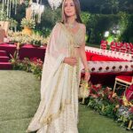 Preeti Jhangiani Instagram - White beige gold , the colours of the season , always classic ! Thank you @bhumikagrover for this stunning ensemble 🤗 Jewels by @mahesh_notandass by the stunning @vandanamjagwani Styled by @gentleman_gaga @amigos.rizwan