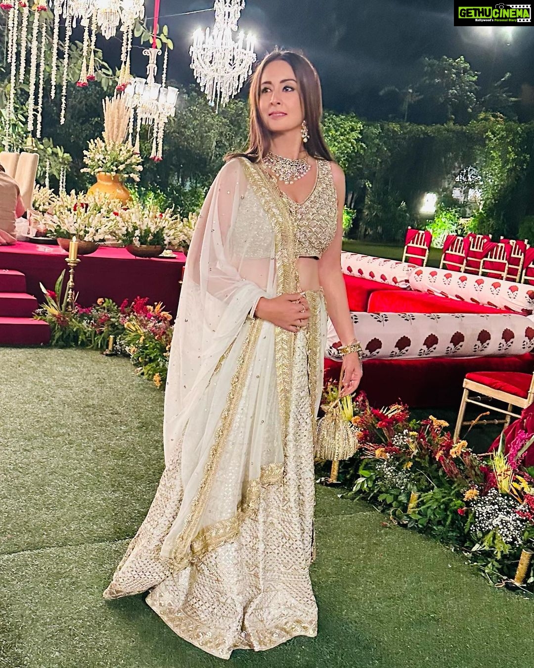 Preeti Jhangiani Instagram - White beige gold , the colours of the season , always classic ! Thank you @bhumikagrover for this stunning ensemble 🤗 Jewels by @mahesh_notandass by the stunning @vandanamjagwani Styled by @gentleman_gaga @amigos.rizwan