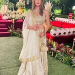 Preeti Jhangiani Instagram - White beige gold , the colours of the season , always classic ! Thank you @bhumikagrover for this stunning ensemble 🤗 Jewels by @mahesh_notandass by the stunning @vandanamjagwani Styled by @gentleman_gaga @amigos.rizwan