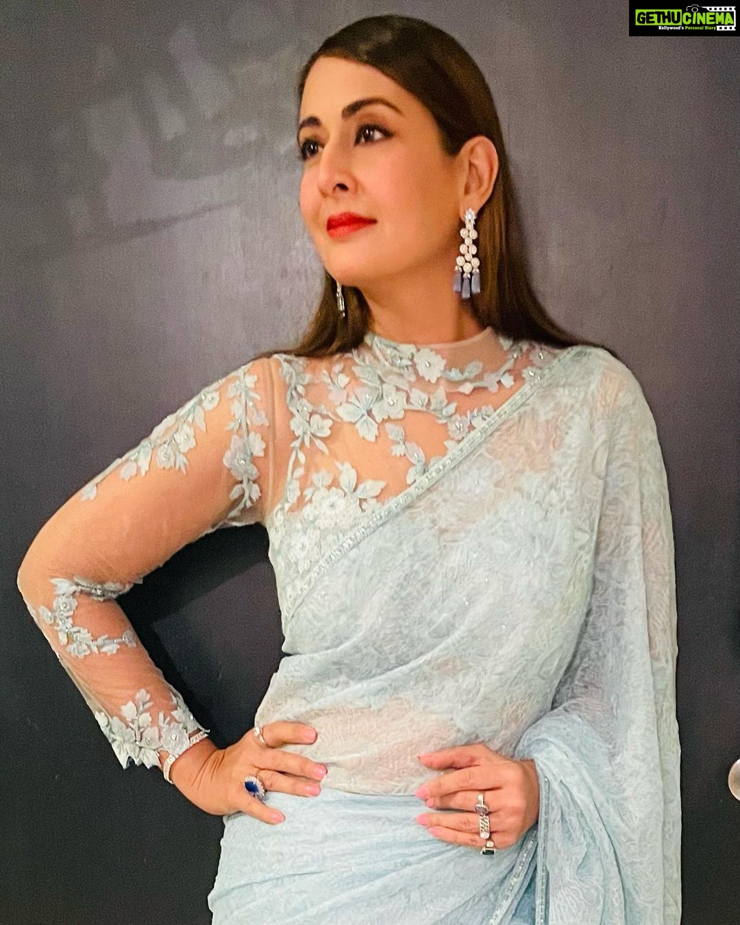 Preeti Jhangiani Instagram - Count your age by friends , not years. Count your life with smiles , not tears. John Lennon Thank you @geishadesigns for always being timeless Jewels @aquamarine_jewellery Styled by @gentleman_gaga