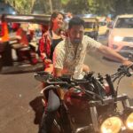 Preeti Jhangiani Instagram - Aati kya Khandala ? ;) Before anyone says why I’m not wearing a helmet…bike is not moving yet..just taking a pic here…wore it after the pic ✌🏻 Pic credit @sacho1 Bandra West
