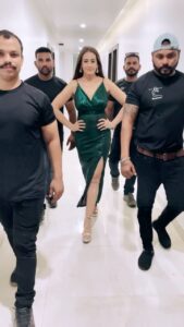 Preeti Jhangiani Instagram - Walking into the crowd …. Gotta be prepared #eventdiaries #eventready #makeupawards #beautyshows @asifpathan1126 @azizajendi