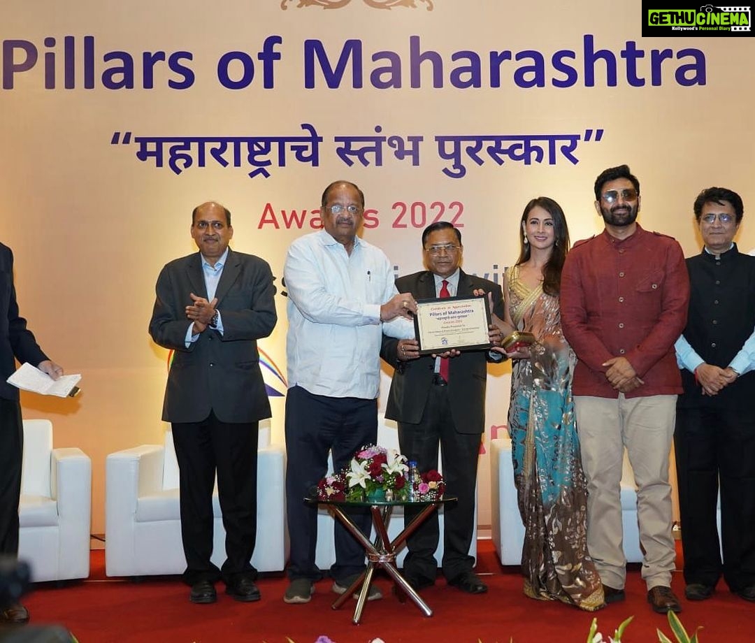 Preeti Jhangiani Instagram - It is always an honour when your hard work gets recognition.. Thank you #PillarsOfMaharashtraawards2022 for this award for Sports Entertainment @propanjaleague #propanjaleague #armwrestling #sportsentertainment @redantbrandpromotion @shimmerentertainment @namita_rajhans_ @lathiwalatasneem