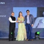 Preeti Jhangiani Instagram - Honoured to receive the ‘Aaj Ka Karmveer ‘ @aajkakarmveer1 @ars_rpsingh Award at the hands of respected Shri @dr_satyapal with @dabasparvin for Sports entertainment and promotion in the country. Great to see the accolades and love for the @propanjaleague pouring in 💪 @thepeachsummer @tyaanijewellery