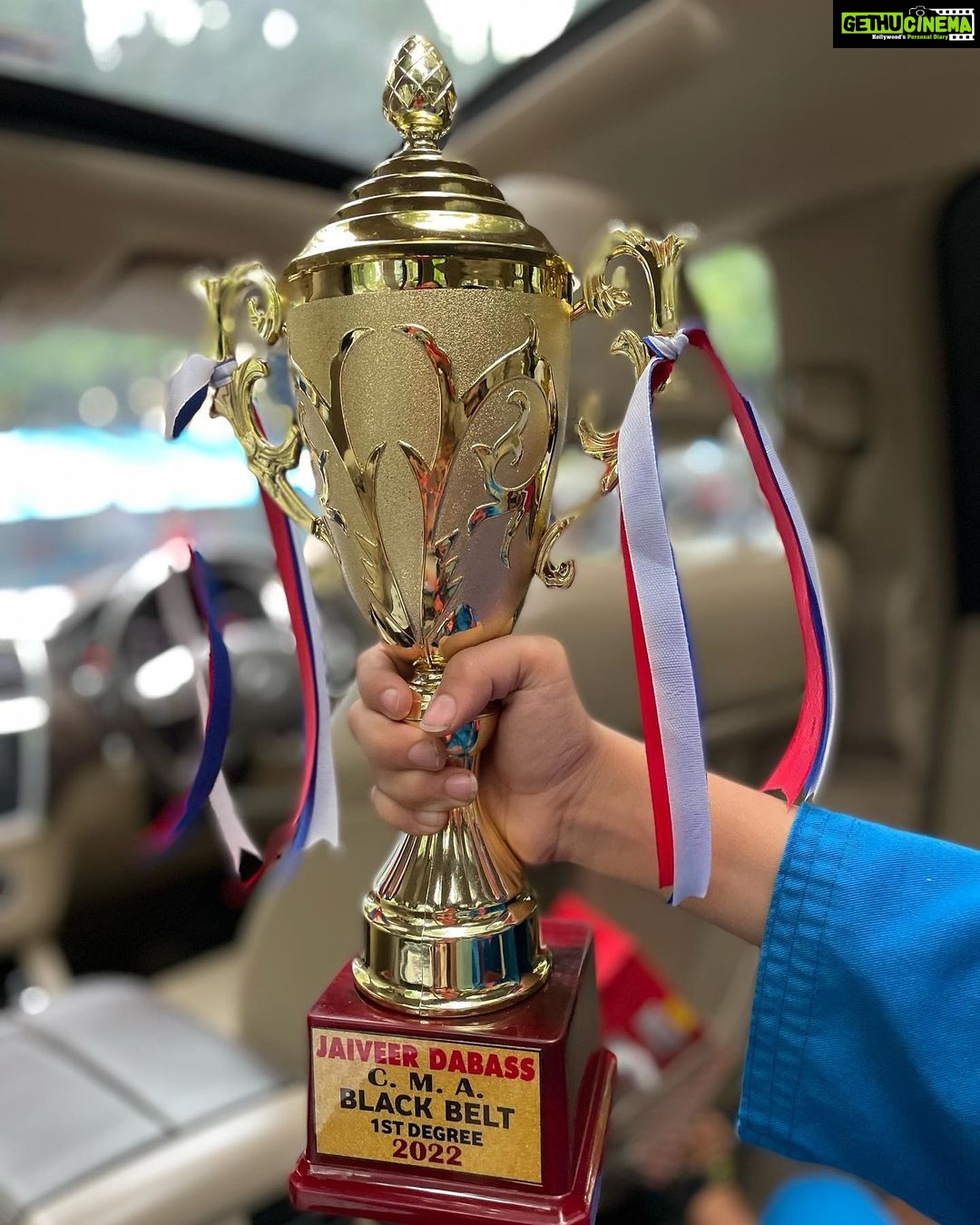 Preeti Jhangiani Instagram - Best birthday gift for papa @dabasparvin No words can describe when your #firstborn gets his #blackbelt ! @tyronne_ernest @mmawithmehulvora #JaiveerDabas #hardwork #determination #karate #martialarts