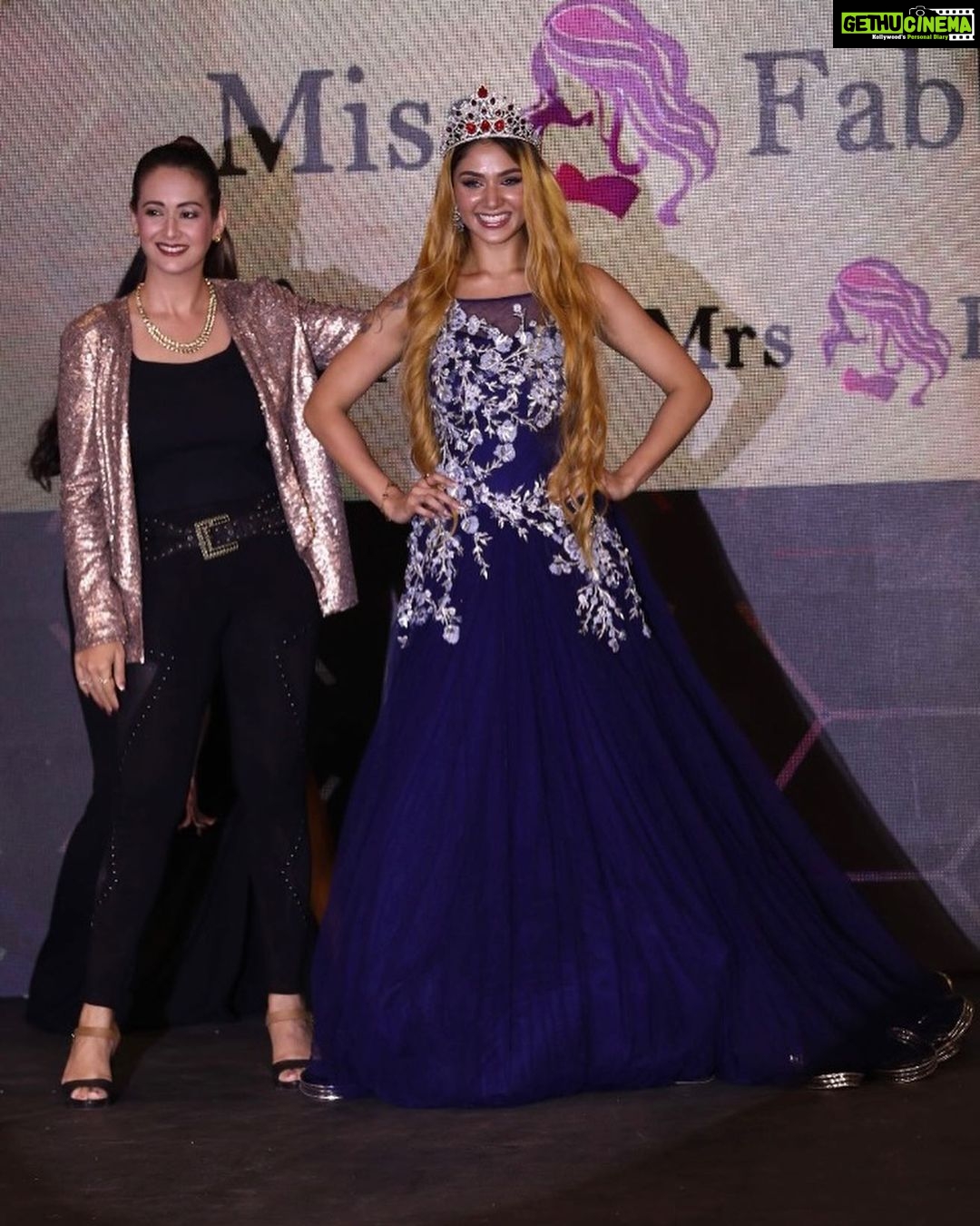 Preeti Jhangiani Instagram - Always a wonderful feeling being on the jury and seeing the excitement in the winning smiles!! At the @missfabbindia @mrfabindia and @mrsfabbindia Pagent , crowning the winners #rooptiwari and #ashishkhatri #reenabhattacharya Fantastic show by @vaishalivarma123 @thefabbyash Congratulations to the winners!