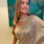 Preeti Jhangiani Instagram - It’s a sari kind of Sunday Styled by @gentleman_gaga Outfit by @bhumikagrover @amigos.rizwan Jewellery @aquamarine_jewellery