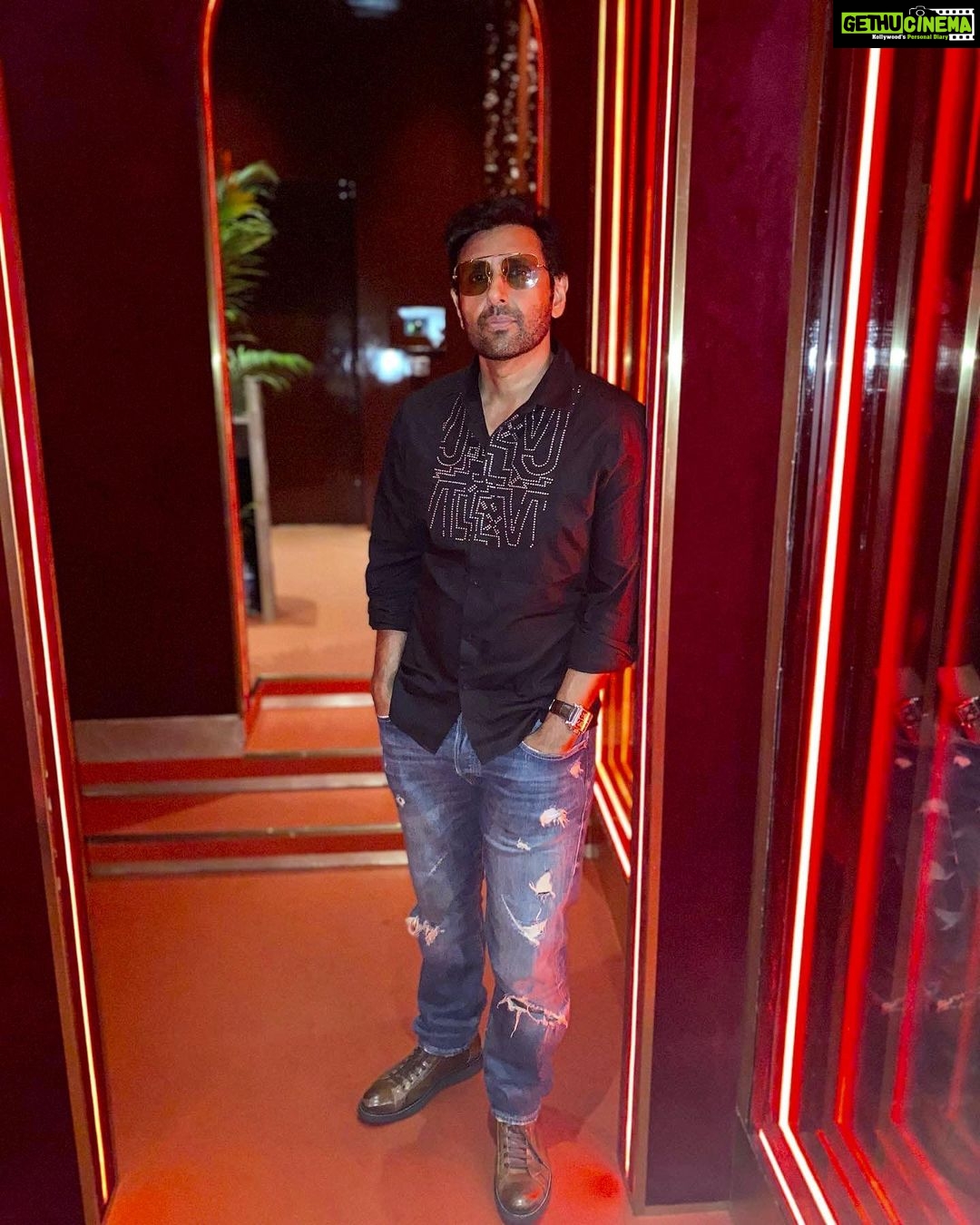 Preeti Jhangiani Instagram - Great bday eve hosted by wifey @jhangianipreeti at @akinamumbai Thank you everyone for your love and wishes 🙏🏻✌🏻 Akina Contemporary Japanese Restaurant and Bar