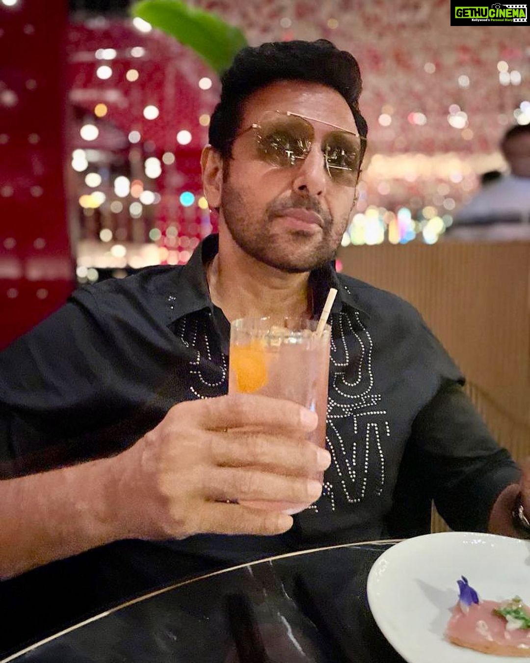 Preeti Jhangiani Instagram - Great bday eve hosted by wifey @jhangianipreeti at @akinamumbai Thank you everyone for your love and wishes 🙏🏻✌🏻 Akina Contemporary Japanese Restaurant and Bar