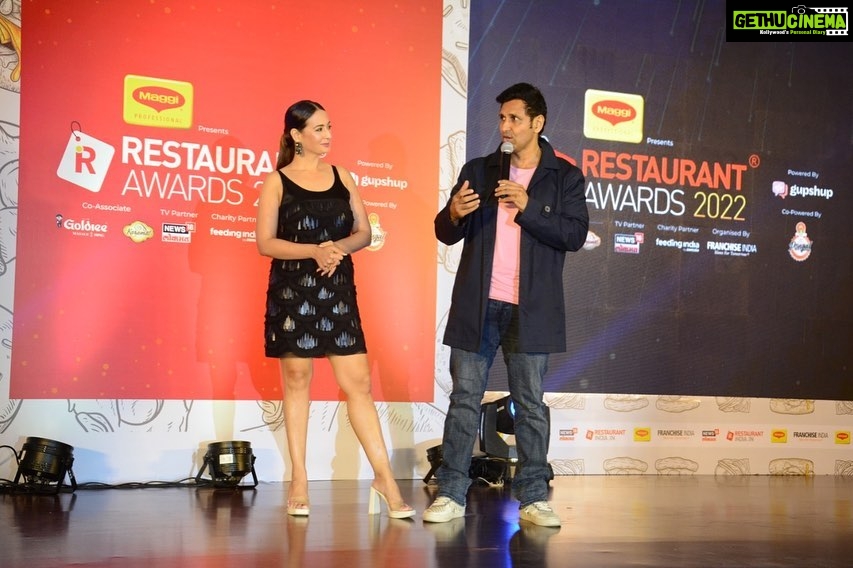 Preeti Jhangiani Instagram - At the @restaurant.india awards last Friday…giving some awards with @jhangianipreeti hopefully i will always get dinner reservations wherever I want after this ;) #restaurantindia @franchiseindia_ #restaurantawards