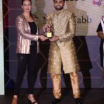 Preeti Jhangiani Instagram - Always a wonderful feeling being on the jury and seeing the excitement in the winning smiles!! At the @missfabbindia @mrfabindia and @mrsfabbindia Pagent , crowning the winners #rooptiwari and #ashishkhatri #reenabhattacharya Fantastic show by @vaishalivarma123 @thefabbyash Congratulations to the winners!