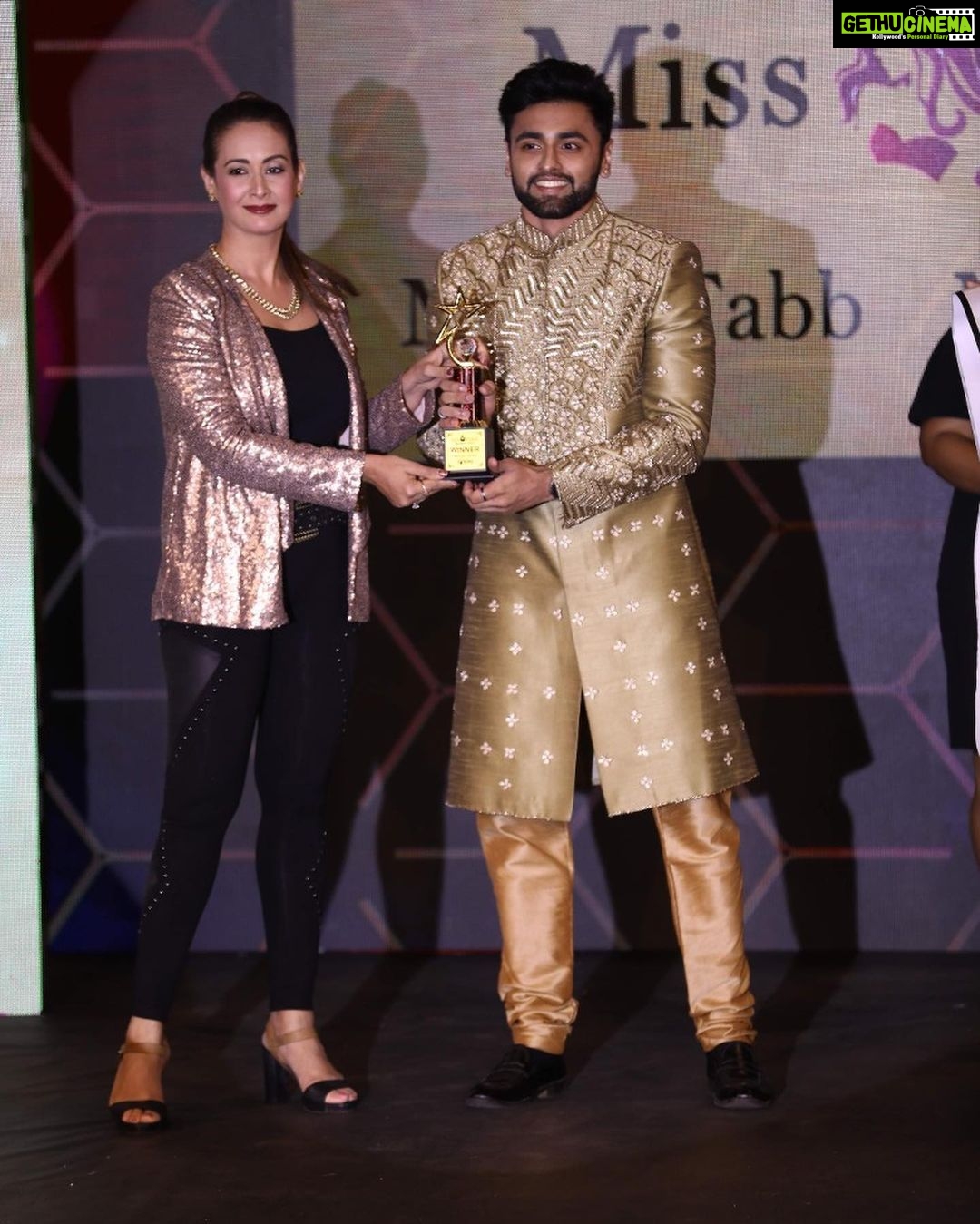 Preeti Jhangiani Instagram - Always a wonderful feeling being on the jury and seeing the excitement in the winning smiles!! At the @missfabbindia @mrfabindia and @mrsfabbindia Pagent , crowning the winners #rooptiwari and #ashishkhatri #reenabhattacharya Fantastic show by @vaishalivarma123 @thefabbyash Congratulations to the winners!