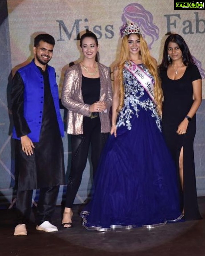 Preeti Jhangiani Instagram - Always a wonderful feeling being on the jury and seeing the excitement in the winning smiles!! At the @missfabbindia @mrfabindia and @mrsfabbindia Pagent , crowning the winners #rooptiwari and #ashishkhatri #reenabhattacharya Fantastic show by @vaishalivarma123 @thefabbyash Congratulations to the winners!