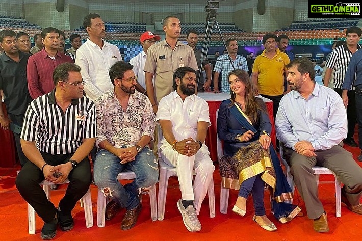 Preeti Jhangiani Instagram - What a pleasure and honour to meet and interact with Hon. Minister for Sports and Youth Affairs, Excise and prohibition, Tourism, Culture and Archeology , Telengana , Shri V Srinivas Goud Garu @vsrinivas_goud at the 44th National @indianarmwrestlingfed Nationals, along with @dabasparvin @hashimzabeth @mustafaaliayub and Mr.Jhaleel Thank you Sir for promoting #armwrestling and inspiring our athletes @propanjaleague #propanjaleague #indianarmwrestling Gachibowli Stadium