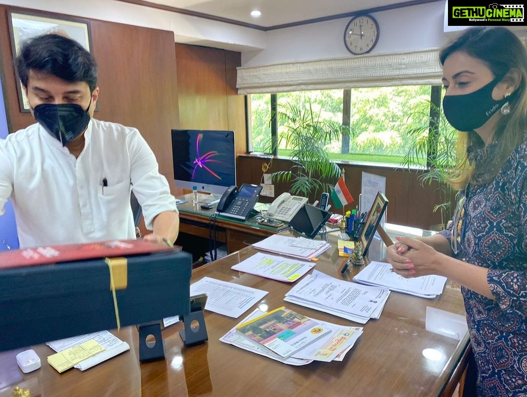 Preeti Jhangiani Instagram - It was an absolute honour and pleasure to meet Maharajji Shri Jyotiraditya Scindia @jyotiradityascindia at Delhi today with @dabasparvin to invite him for our @propanjaleague Ranking Tournament to be held at the historic city of #Gwalior on the 22nd, 23rd and 24th of July. It is so heartening to see our young leaders leading the way for all sports ! #JaiHind #propanjaleague #armwrestling #armwrestlingindia #armwrestlingindia🇮🇳 Ministry Of Civil Aviation, Rajiv Gandhi Bhawan