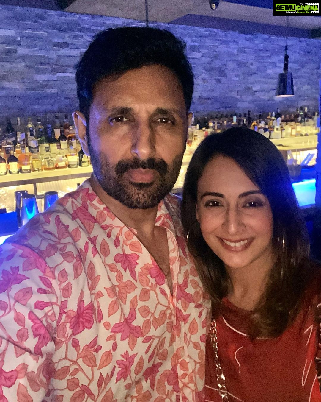Preeti Jhangiani Instagram - Nakli Shooting Shaadi khatam….Now only Biwi No.1 ;) @jhangianipreeti @hakkasanmumbai . . . . . . . . . . . . . . . . . . . . . . . . . . . . . . . . . . _____ #happyanniversary #happyanniversary❤️ #couples #preetijhangiani #couplegoals #couplegoals❤ #couplephotography Hakkasan Mumbai