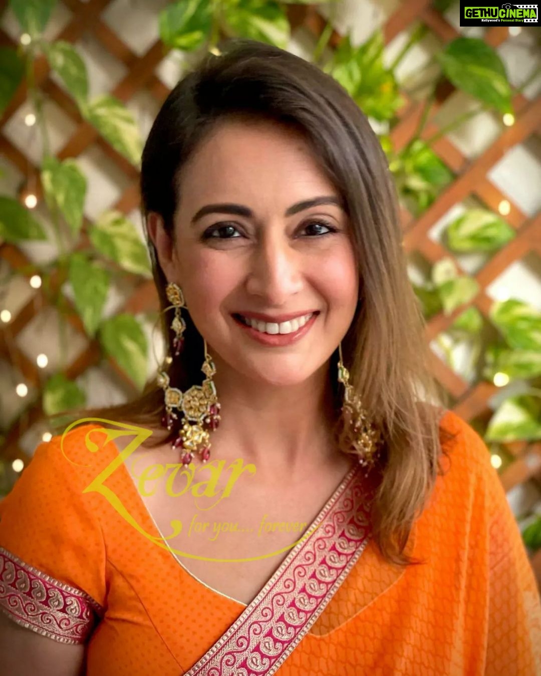 Preeti Jhangiani Instagram - The Gorgeous @jhangianipreeti making heads turn in our vintage oversized chandbalis ! #zevarforyouforever #onlineshopping #onlineshoppingindia #jewelryshopping #indianjewellery #gemstones #moda #etsy #kuwait #dubai #dubaifashion #uae #usa #handcrafted #necklaces #pendant #jewellerydesigner #jewellery #beauty #trendy #likeforlikes #likeforlike #follow4followback #follow4follow #fashionista #gift #kundanchandbali #azotiiquebyvarunraheja Bandra