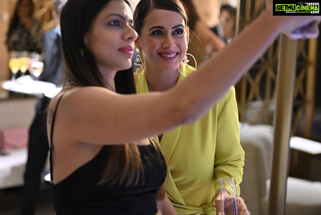 Preeti Jhangiani Instagram - What a fantastic evening with @aabhabakaya and the awesome ladies of @ladieswlead at the Titan’s only soirée @lodha_luxury , where we discussed challenges and experiences as women leaders in sport alongside the fantastic @vitadani7 and our @propanjaleague champ @thearmwrestlergirl Thank you @thearmwrestlergirl for the fun Panja challenge at the end ! #ladieswholead #womenpower #womenempoweringwomen #armwrestling #armwrestlingleague #propanjaleague #preetijhangiani #sport #womeninsport #womeninsports Lodha Ciel
