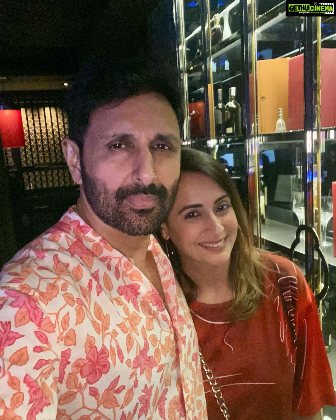 Preeti Jhangiani Instagram - Nakli Shooting Shaadi khatam….Now only Biwi No.1 ;) @jhangianipreeti @hakkasanmumbai . . . . . . . . . . . . . . . . . . . . . . . . . . . . . . . . . . _____ #happyanniversary #happyanniversary❤️ #couples #preetijhangiani #couplegoals #couplegoals❤ #couplephotography Hakkasan Mumbai