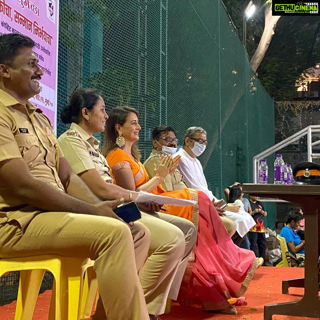 Preeti Jhangiani Instagram - What an honour to be a part of the Jagtik Mahila Diwas - Aadar Aadishakticha- Sanman Nirbhayacha for the exceptional ladies of the Bandra Police force , who have also received the Best Nirbhaya team Award! @mumbaipolice #mumbaipolice #bandrapolice #jaihind #femaleforce
