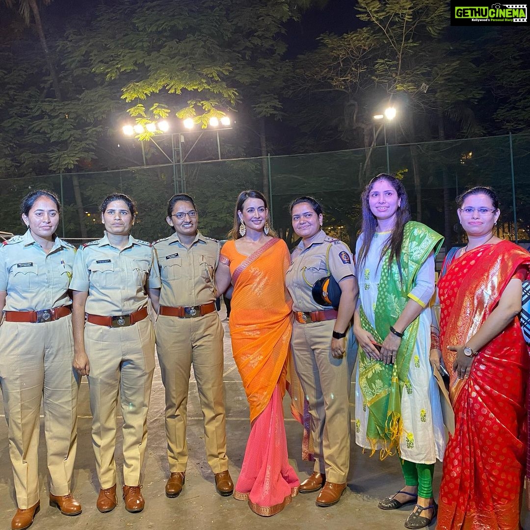 Preeti Jhangiani Instagram - What an honour to be a part of the Jagtik Mahila Diwas - Aadar Aadishakticha- Sanman Nirbhayacha for the exceptional ladies of the Bandra Police force , who have also received the Best Nirbhaya team Award! @mumbaipolice #mumbaipolice #bandrapolice #jaihind #femaleforce
