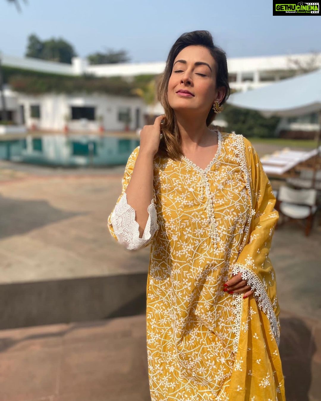 Preeti Jhangiani Instagram - Soaking up the Sun in the beautiful city of Bhubhaneshwar. Everytime I come back here I can literally feel the calm and peace seeping back in #oshisha #bhubhaneshwar @odishatourismofficial Trident, Bhubaneshwar