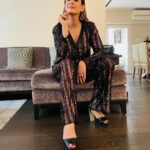Preeti Jhangiani Instagram - When life gives you stripes … own it ! #filmfareottawards2021 Styled by @gentleman_gaga