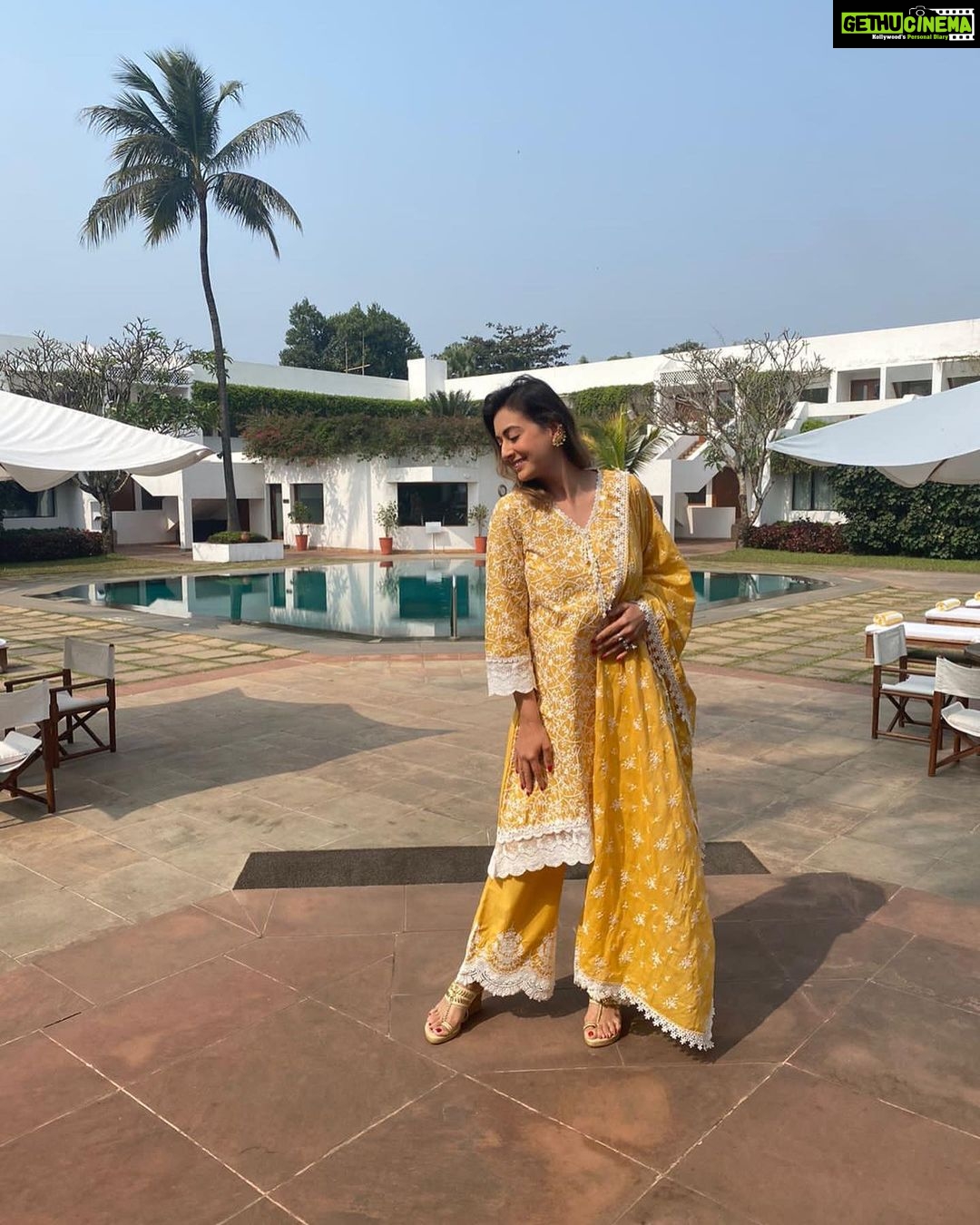 Preeti Jhangiani Instagram - Soaking up the Sun in the beautiful city of Bhubhaneshwar. Everytime I come back here I can literally feel the calm and peace seeping back in #oshisha #bhubhaneshwar @odishatourismofficial Trident, Bhubaneshwar