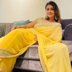 Preeti Jhangiani Instagram - Yellow wakes me up in the morning… #saturday #saturdayvibes
