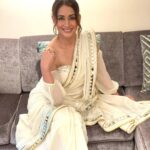 Preeti Jhangiani Instagram - You do not find the happy life.. you make it ! Sari : @gulabobyabusandeep Earrings: @swaravbyswatiandravi