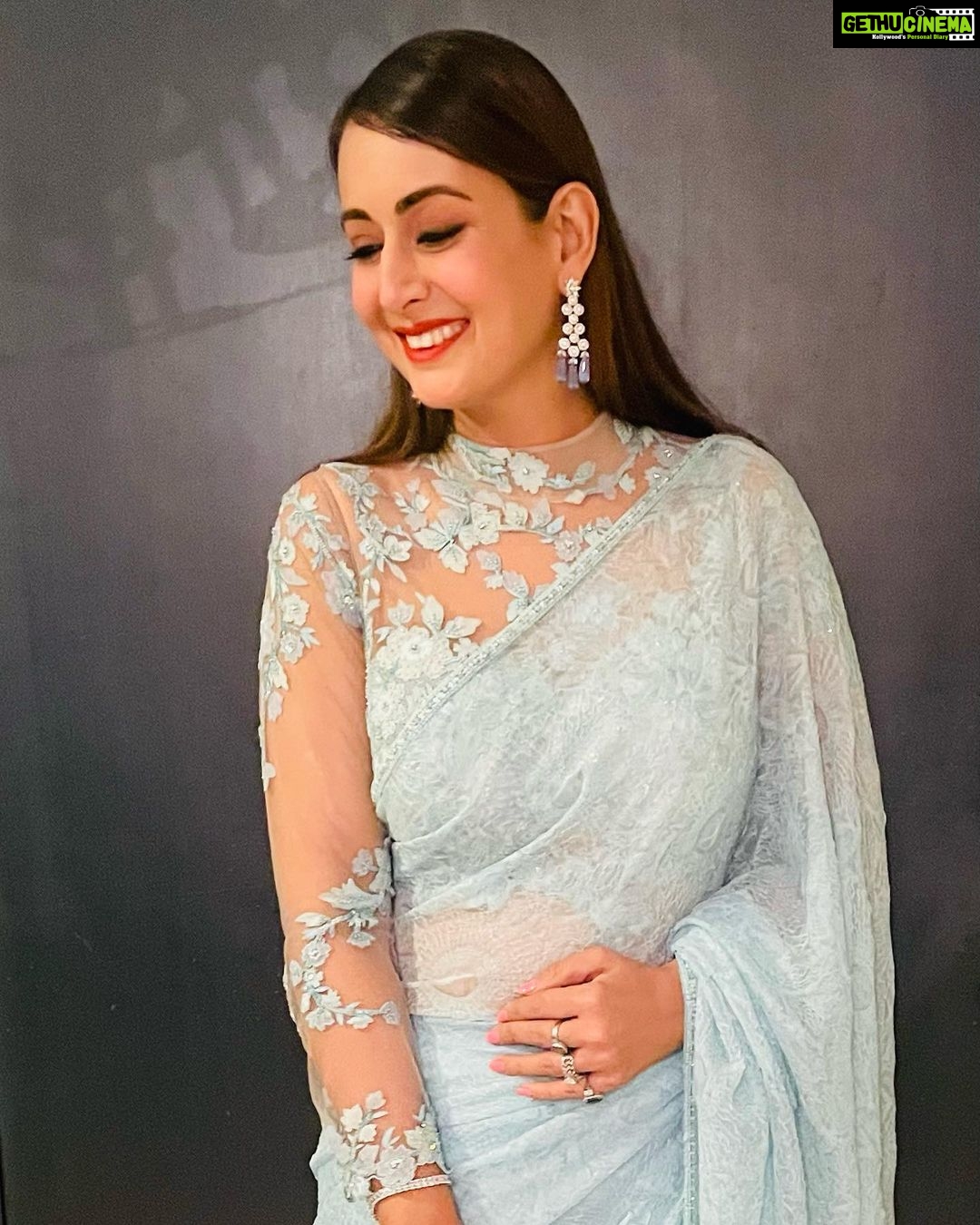 Preeti Jhangiani Instagram - Count your age by friends , not years. Count your life with smiles , not tears. John Lennon Thank you @geishadesigns for always being timeless Jewels @aquamarine_jewellery Styled by @gentleman_gaga