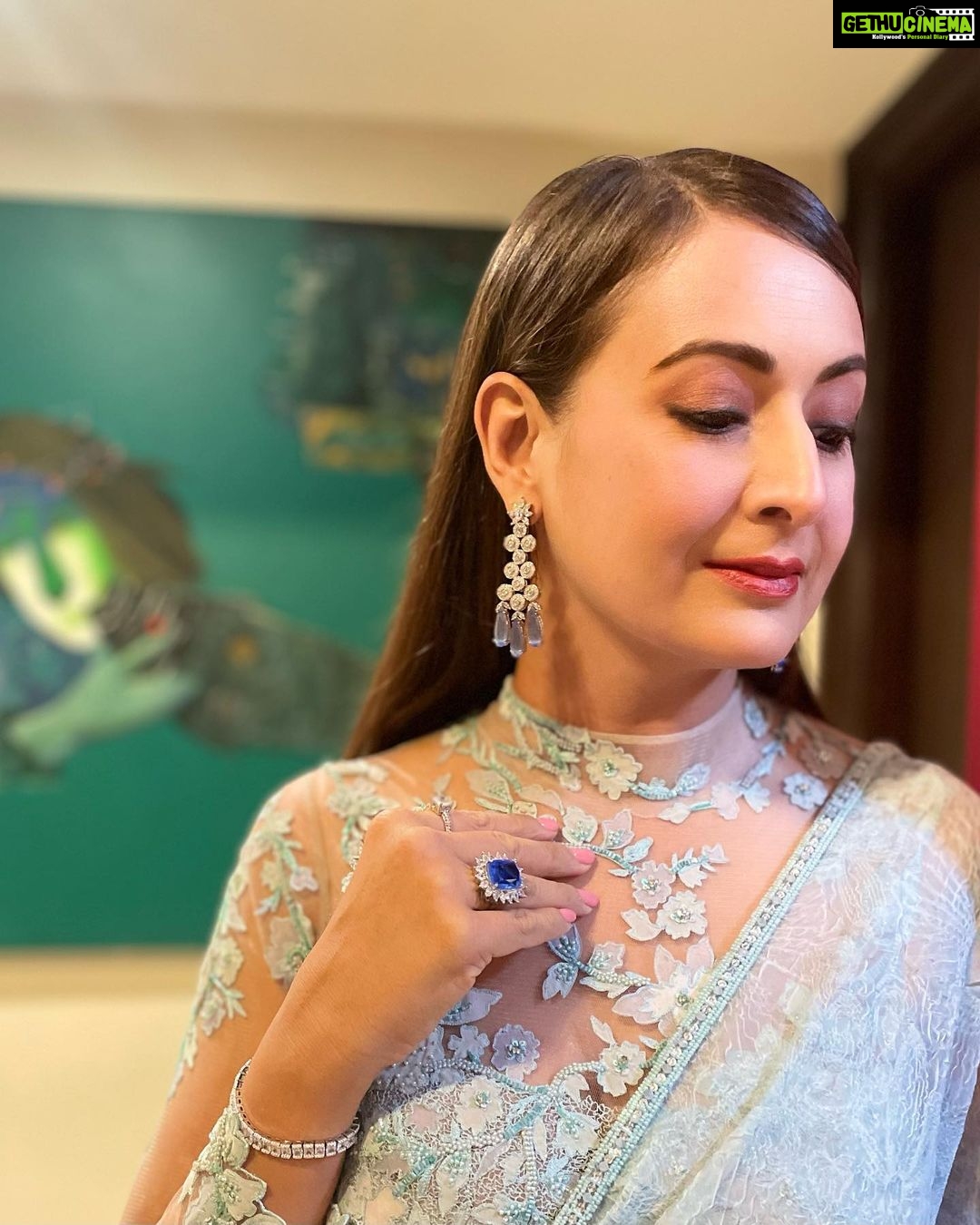 Preeti Jhangiani Instagram - Count your age by friends , not years. Count your life with smiles , not tears. John Lennon Thank you @geishadesigns for always being timeless Jewels @aquamarine_jewellery Styled by @gentleman_gaga